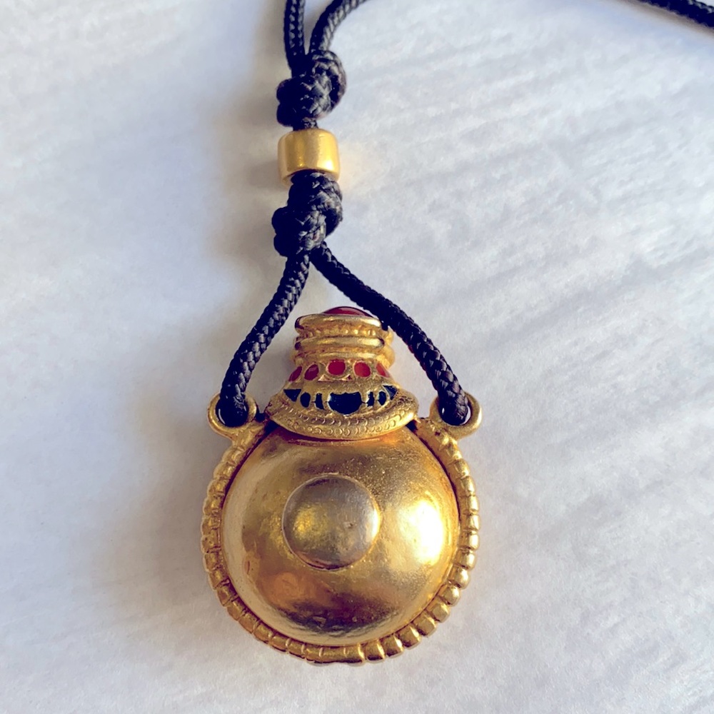 Yanbal Necklace